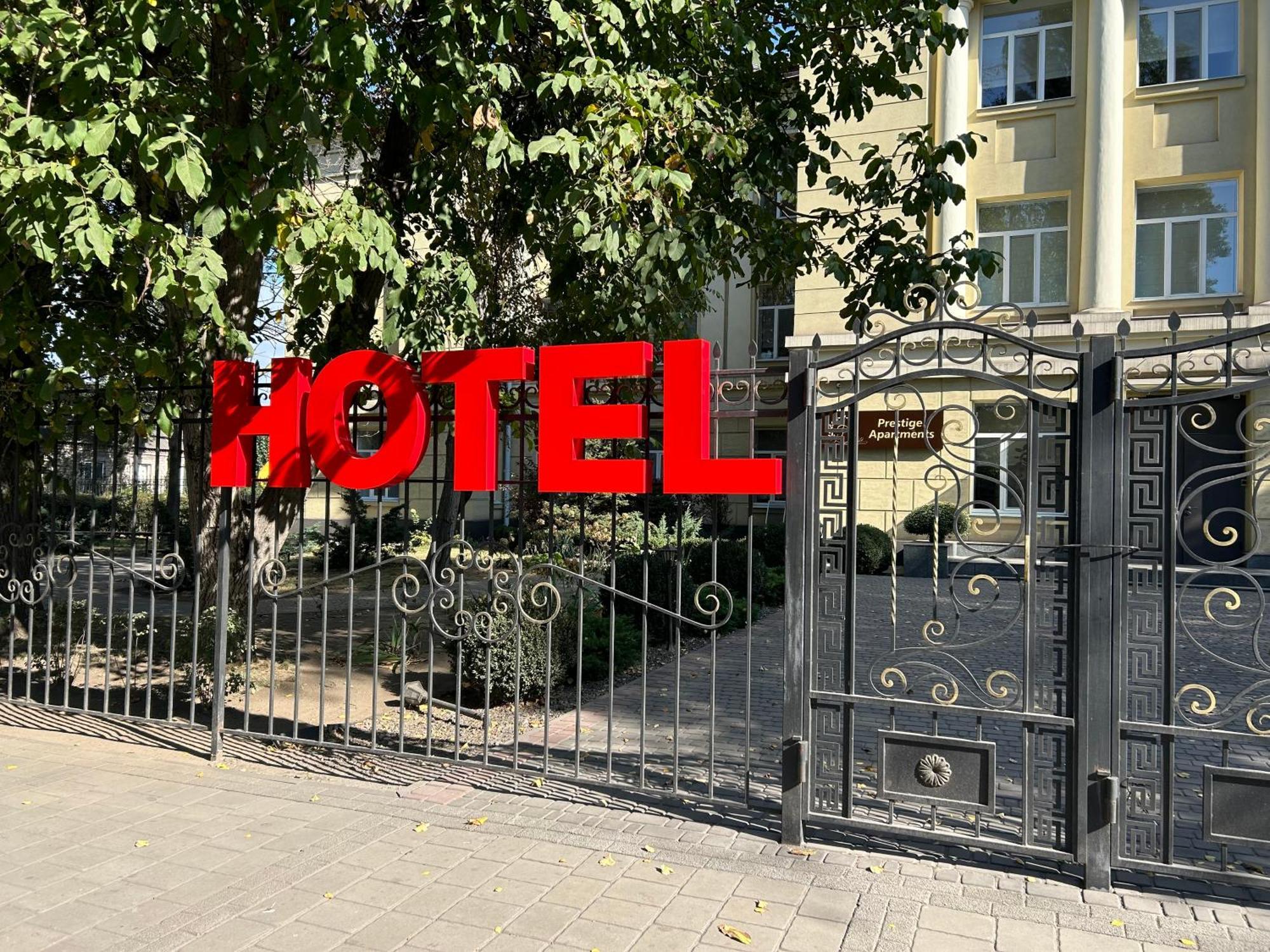 Prestige Apartments Kamjanske Exteriör bild