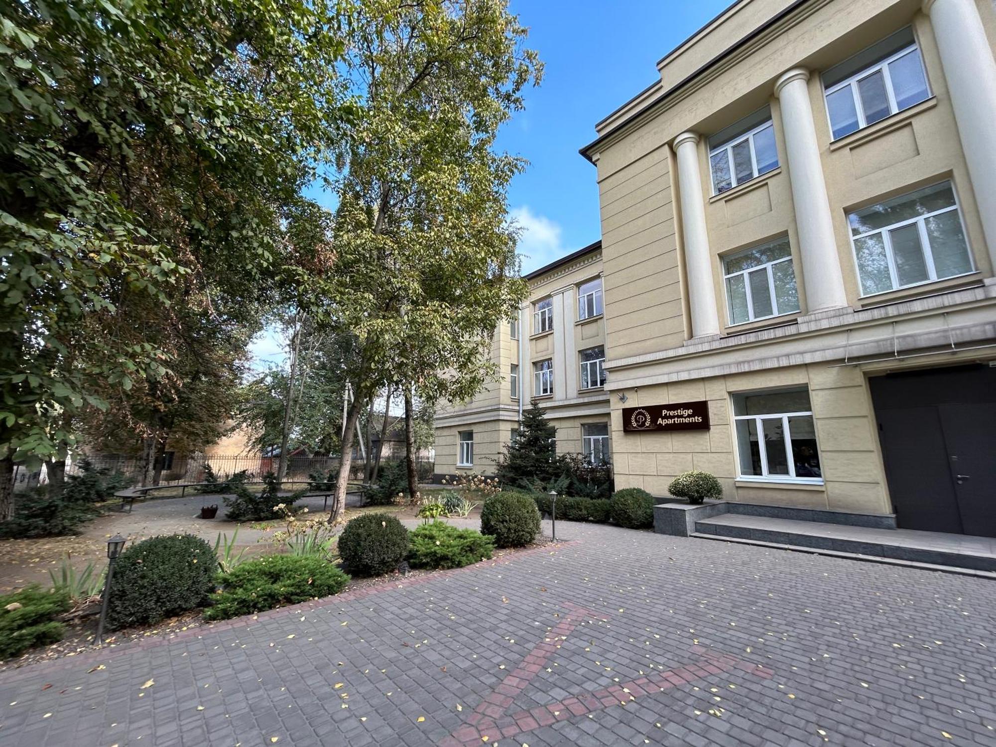Prestige Apartments Kamjanske Exteriör bild